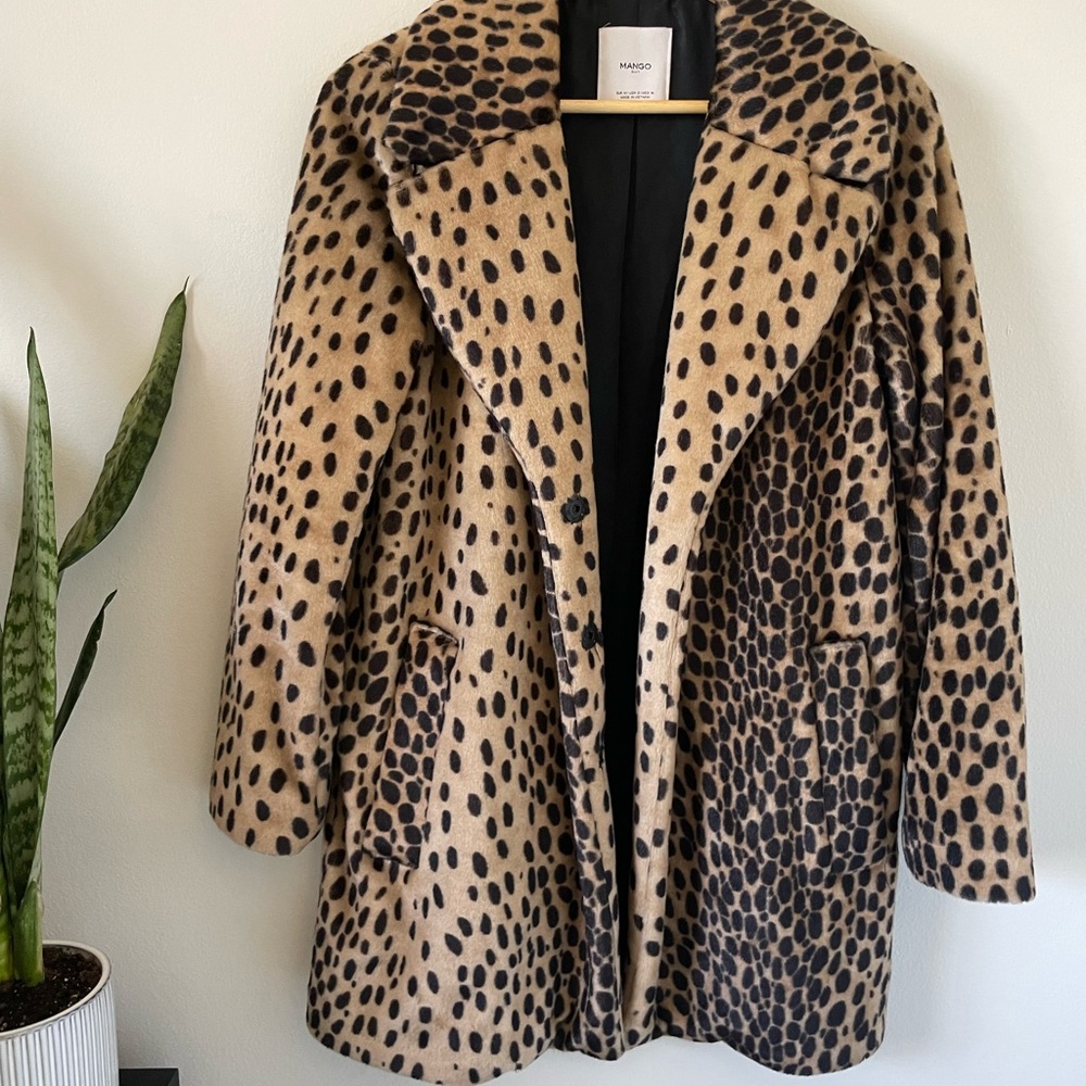 MANGO FAUX FUR COAT.